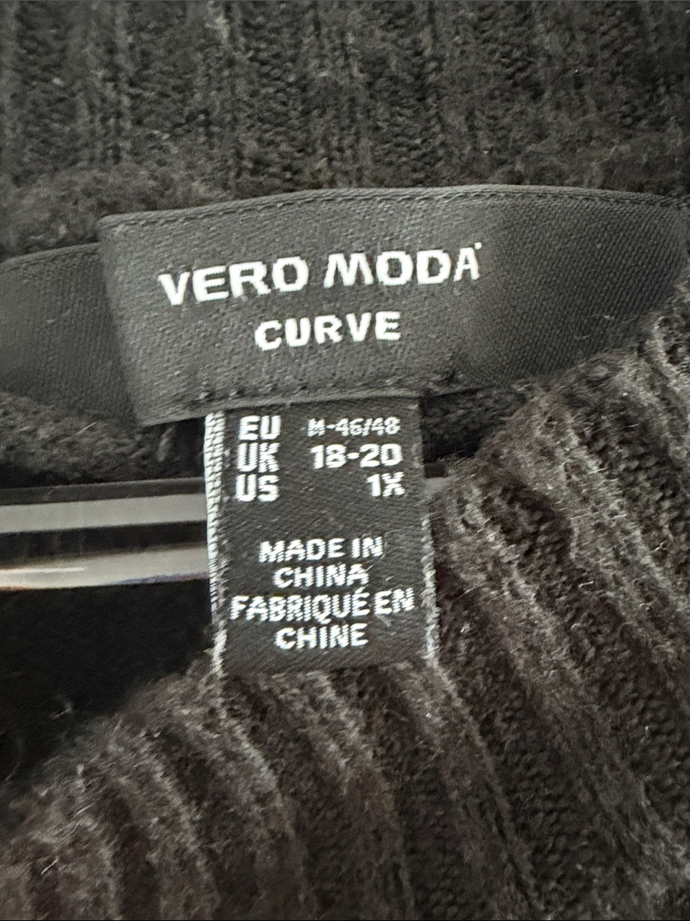 Vero Moda - Classic Black Ribbed Crewneck Sweater with Balloon Sleeve - Picture 3 of 7